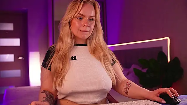 LisaLove3 webcam