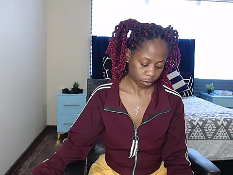 QUEENMANDYY webcam