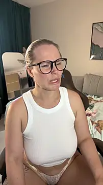 Charming_Daphny webcam