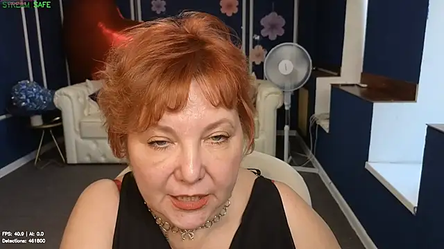Kira_Kenett webcam