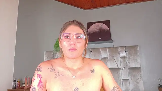 LiaaMoretti__ webcam