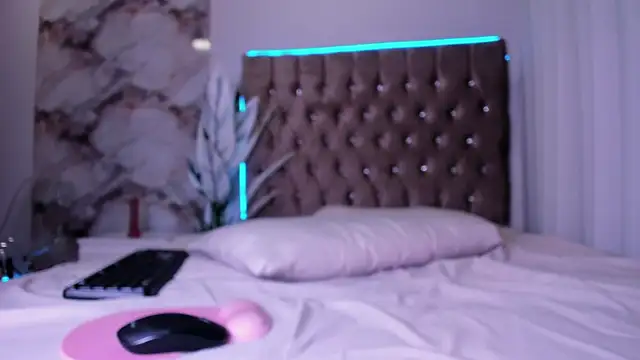 Calyselen live cam on StripChat