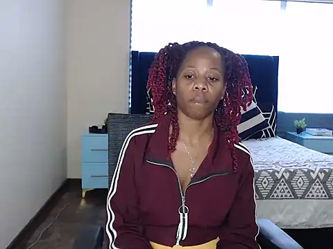 QUEENMANDYY webcam