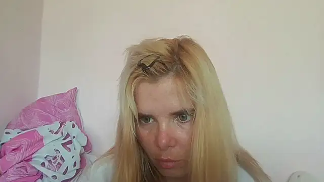 HornyElena webcam