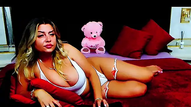 xplayfullblondexx webcam