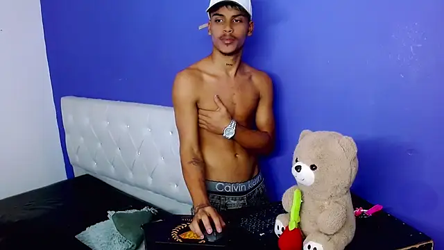 Angel_foxc13 webcam