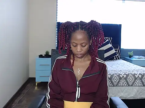 QUEENMANDYY webcam