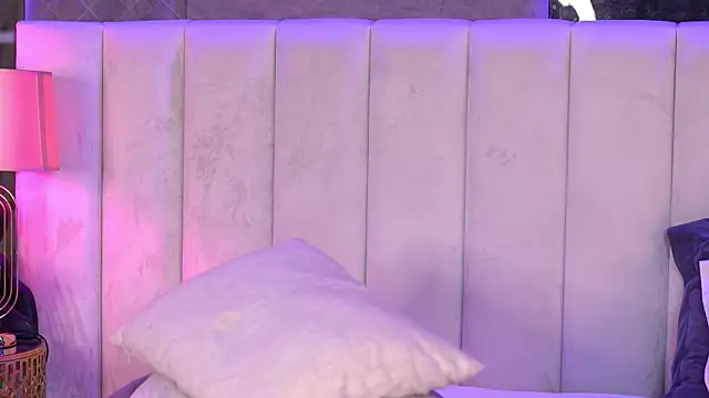 SelenaFrost webcam