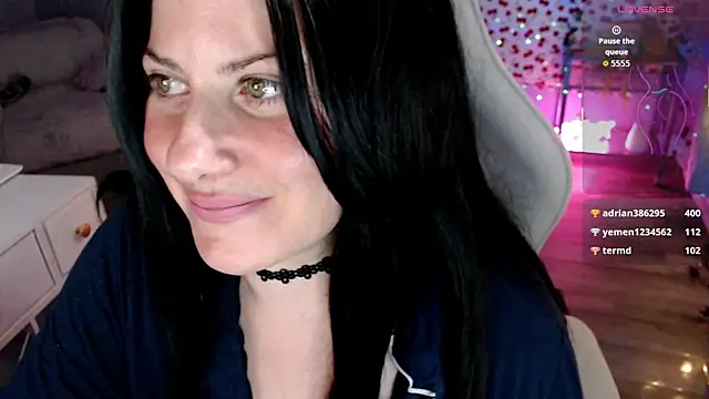 BellaStar84 live cam on StripChat