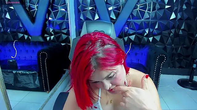 NahomiRichards_ webcam