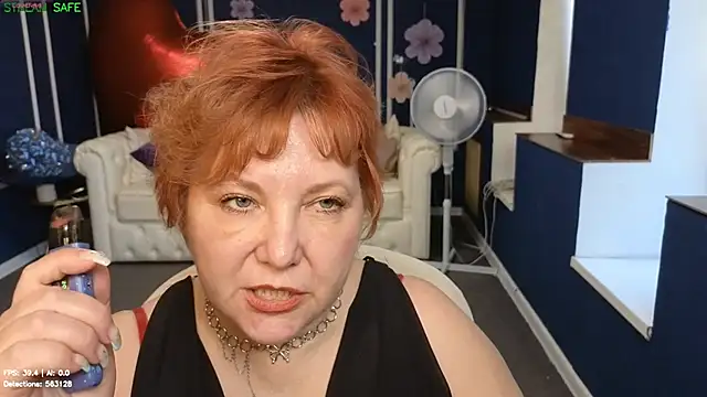 Kira_Kenett webcam