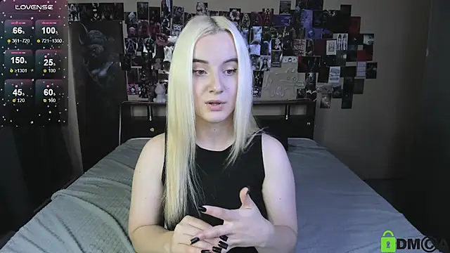 Naomi1Hinata webcam