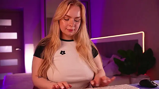 LisaLove3 webcam