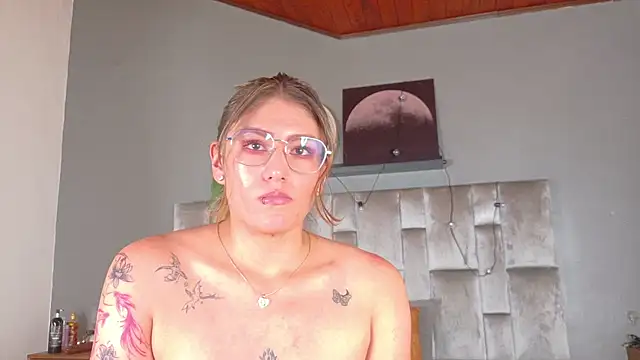 LiaaMoretti__ webcam