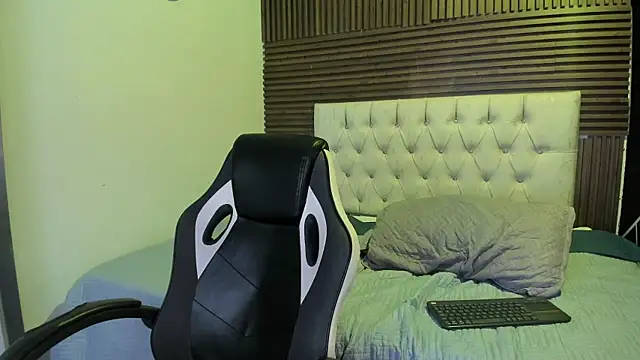 EmilyMora1_ webcam