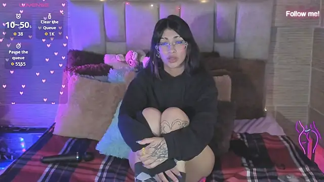 mia_devine_ webcam