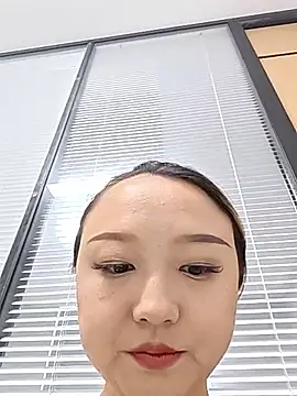 yiyi_03 live cam on StripChat