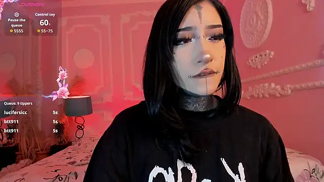 Kat_VonDe live cam on StripChat