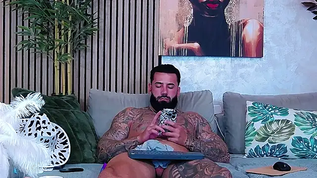 masterkingofmusclee live cam on StripChat