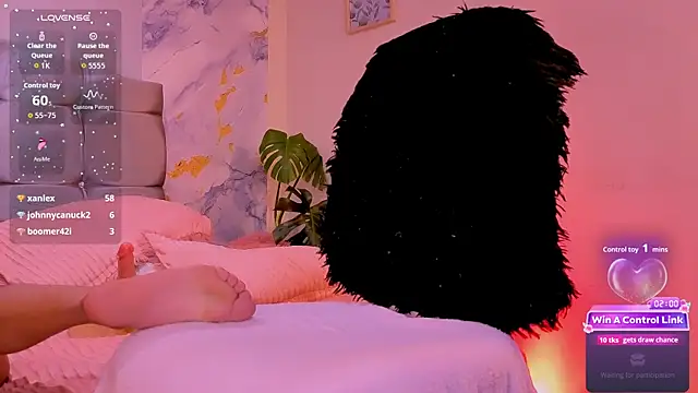 housegirl_bigcock webcam