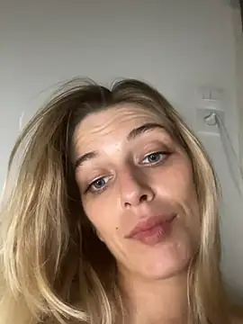 Bellalolahot webcam
