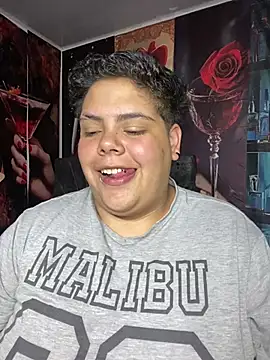Hailey_Curvy webcam