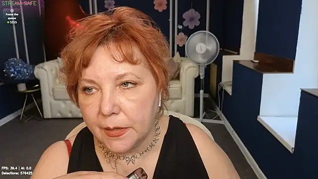 Kira_Kenett webcam
