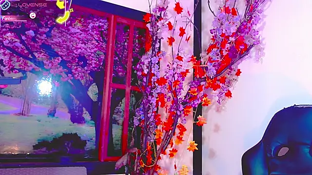 Honey_Balenciaga live cam on StripChat