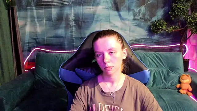 CarolInWonderland webcam