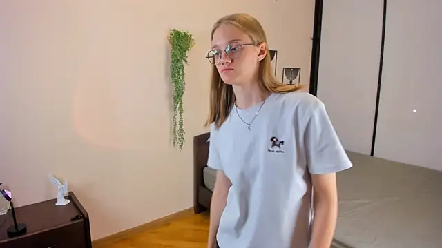 FemMantis live sex cam