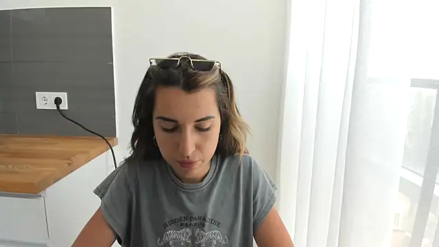 summmmersky1 - Summmmersky1's free webcam - UK Sex Cams