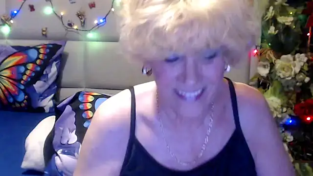 HappyWomanOn webcam