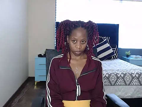 QUEENMANDYY webcam