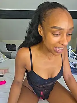 Hazel_Dollxx live cam on StripChat
