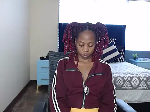QUEENMANDYY