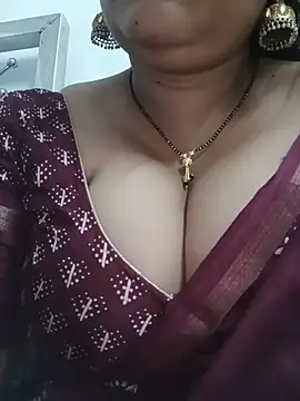 Nyra-23 live cam on StripChat