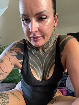 KathaleaNoir 🐏 naked cam
