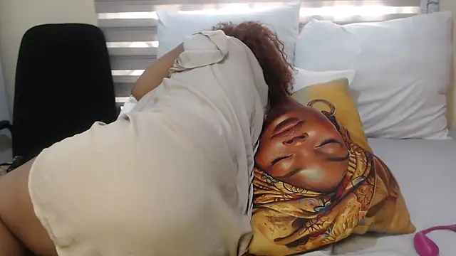 Foxybrownxx1 webcam