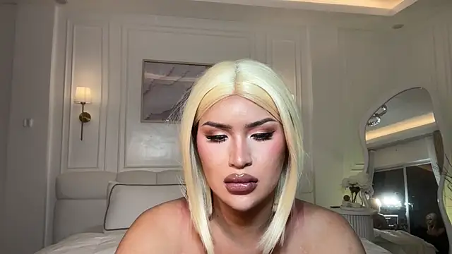 Your_Majesty_Tyra webcam