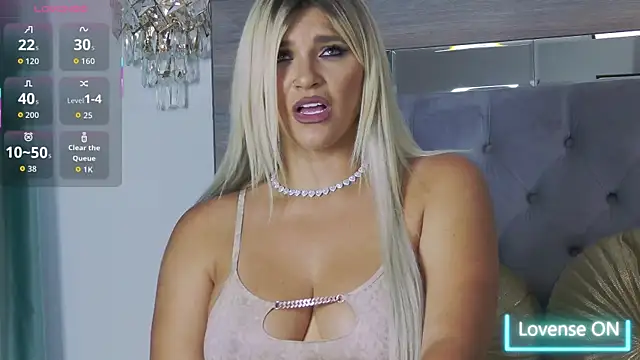 Lorehottie webcam
