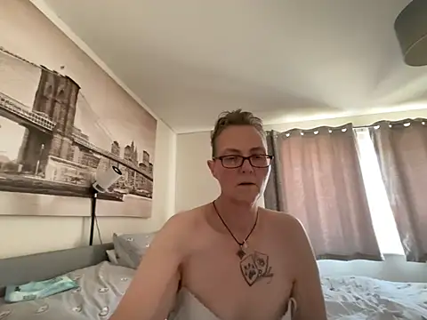 Curvy-Jinx webcam