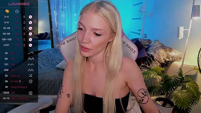 AnyaTaylor_ webcam