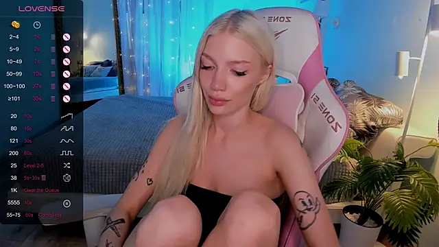 AnyaTaylor_ webcam