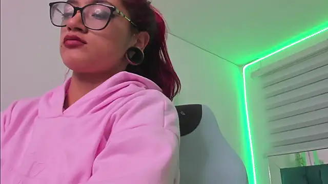 Sara_Red_X webcam