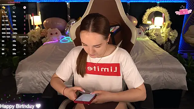 FoxyShy live cam on StripChat