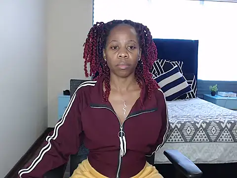 QUEENMANDYY webcam