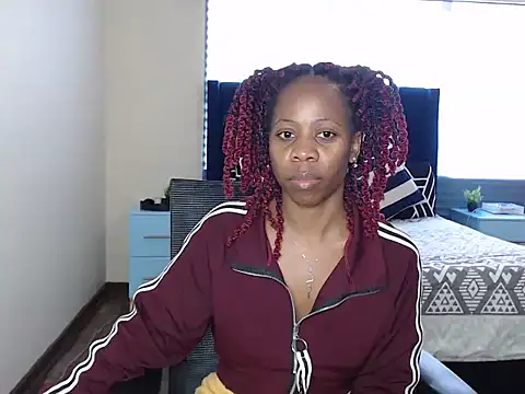 QUEENMANDYY webcam