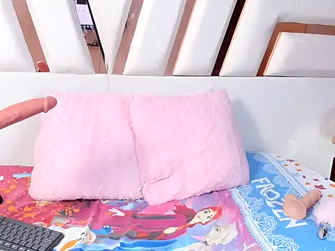 MiaKleinX webcam