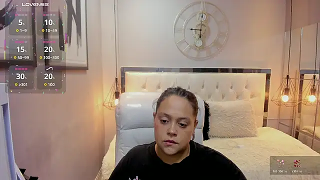 zara_moon1 webcam