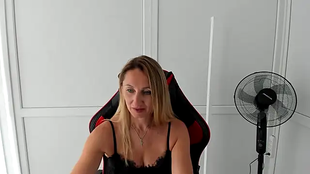LilyDreamm webcam